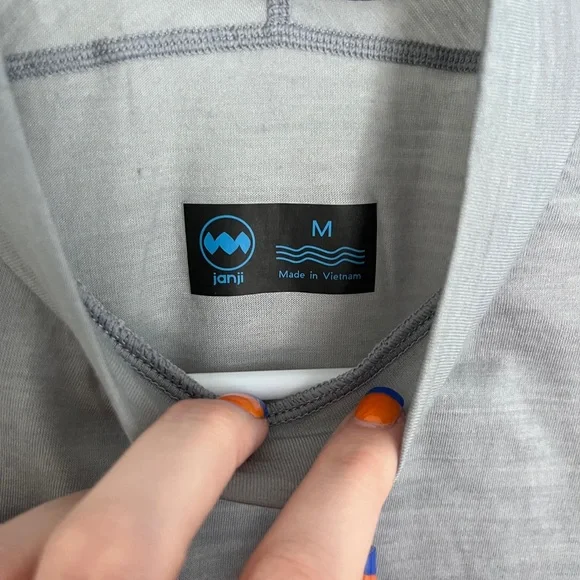 Janji Women’s Repeat Merino Long Sleeve in Silver Needle - Picture 4 of 4